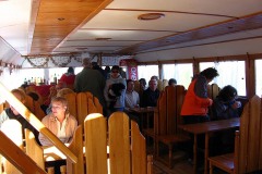Z výletu na Orlík, Zvíkov a do Písku 21.4.07 občerstvení na lodi na Zvíkov - foto T. Hordějčuk